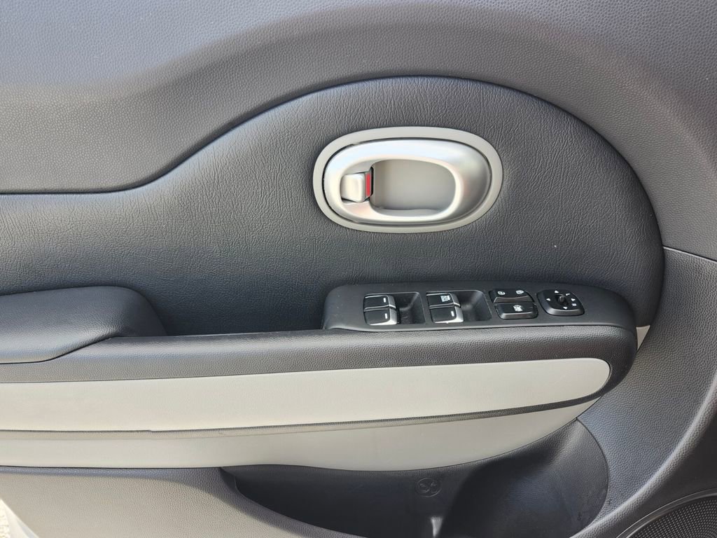 Used 2017 Kia Soul image 31