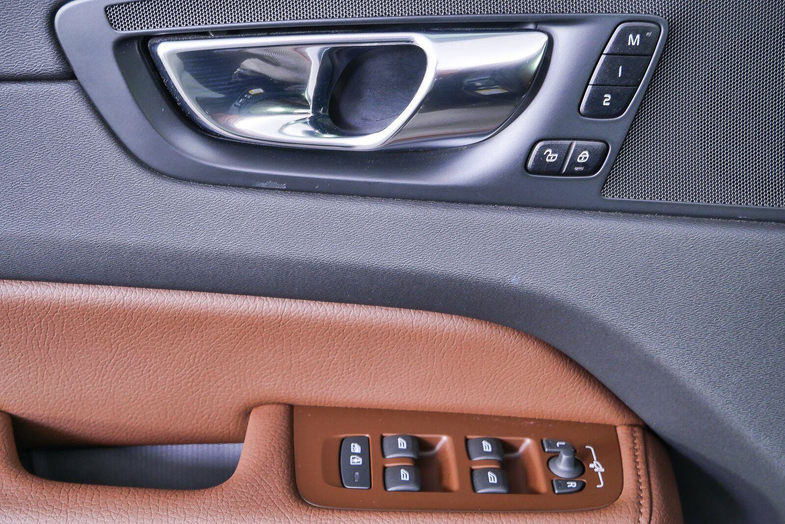 Used 2022 Volvo XC60 B5 Momentum w/ Advanced Package FWD image 6