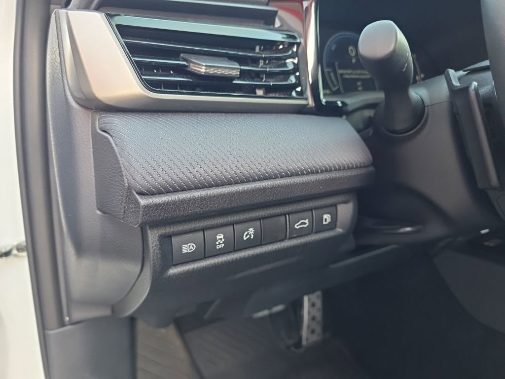 Used 2025 Toyota Camry SE image 18