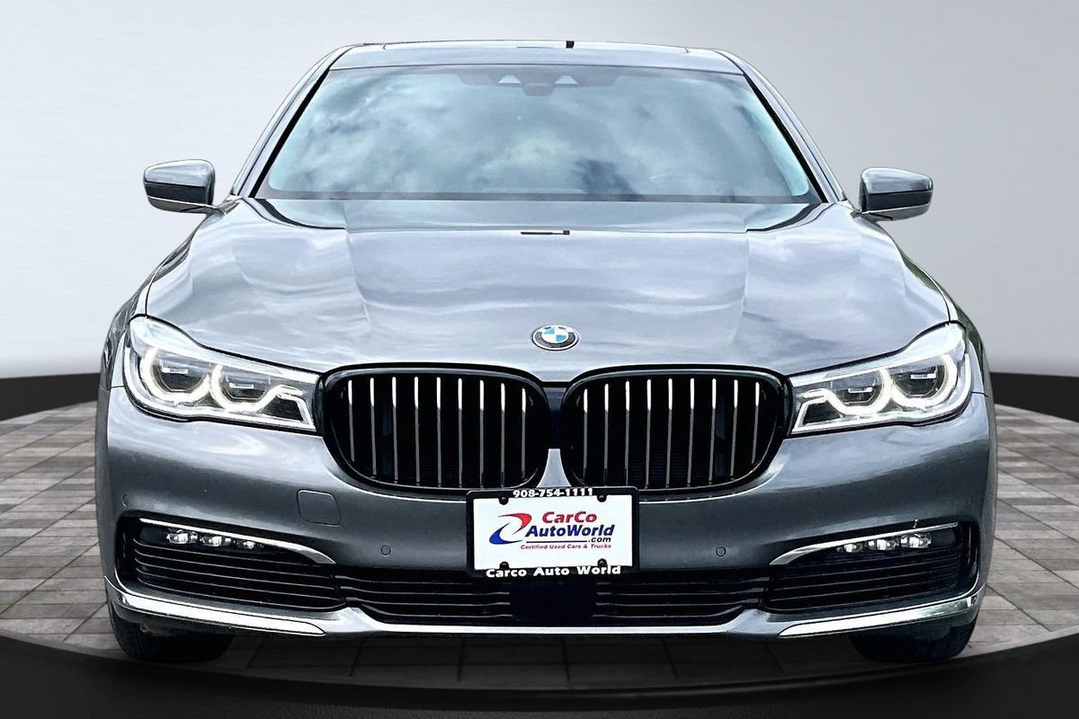 Used 2018 BMW 750i xDrive AWD/4WD image 2