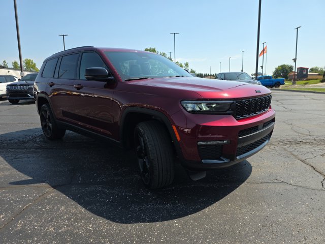 Used 2024 Jeep Grand Cherokee L Limited w/ Black Appearance Package AWD/4WD image 9