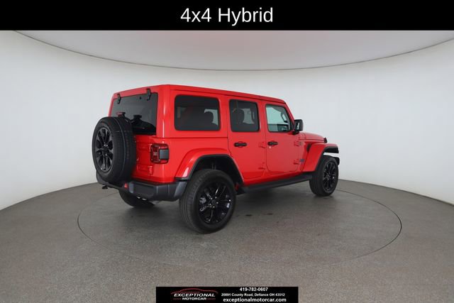 Used 2025 Jeep Wrangler Unlimited Sahara AWD/4WD image 19