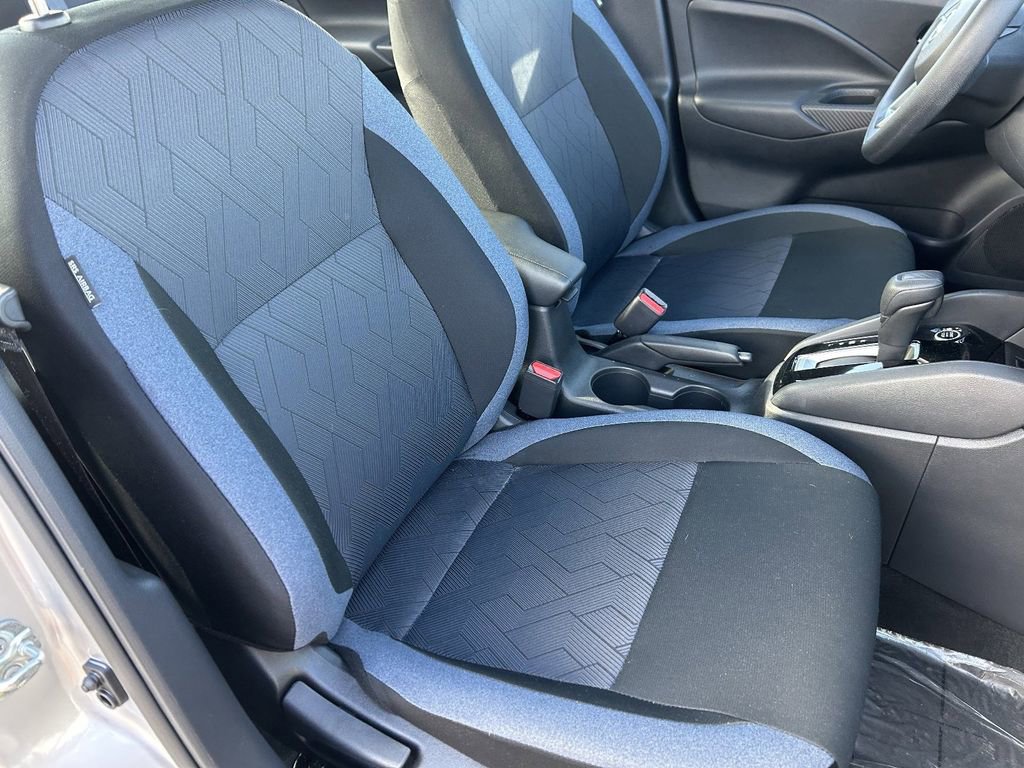 Used 2025 Nissan Versa SV w/ Trunk Package image 10