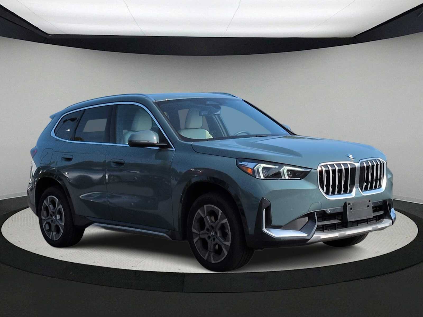 Used 2026 BMW X1 xDrive28i w/ Convenience Package AWD/4WD image 2
