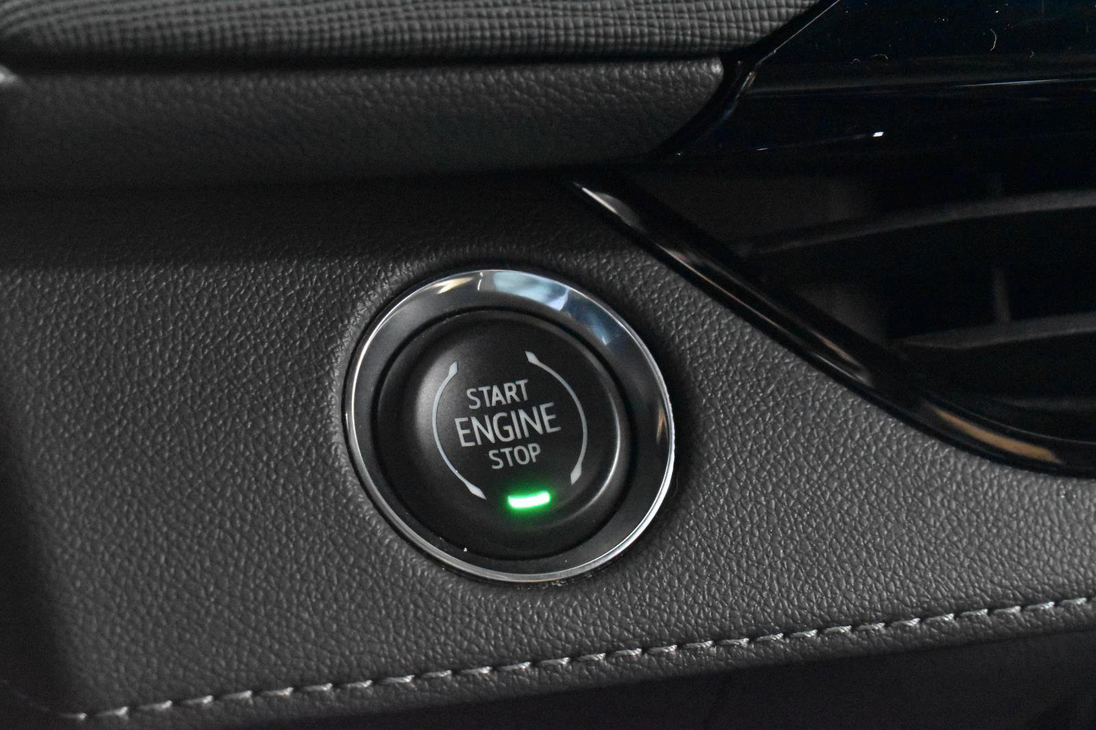 Used 2025 Buick Enclave Preferred image 15