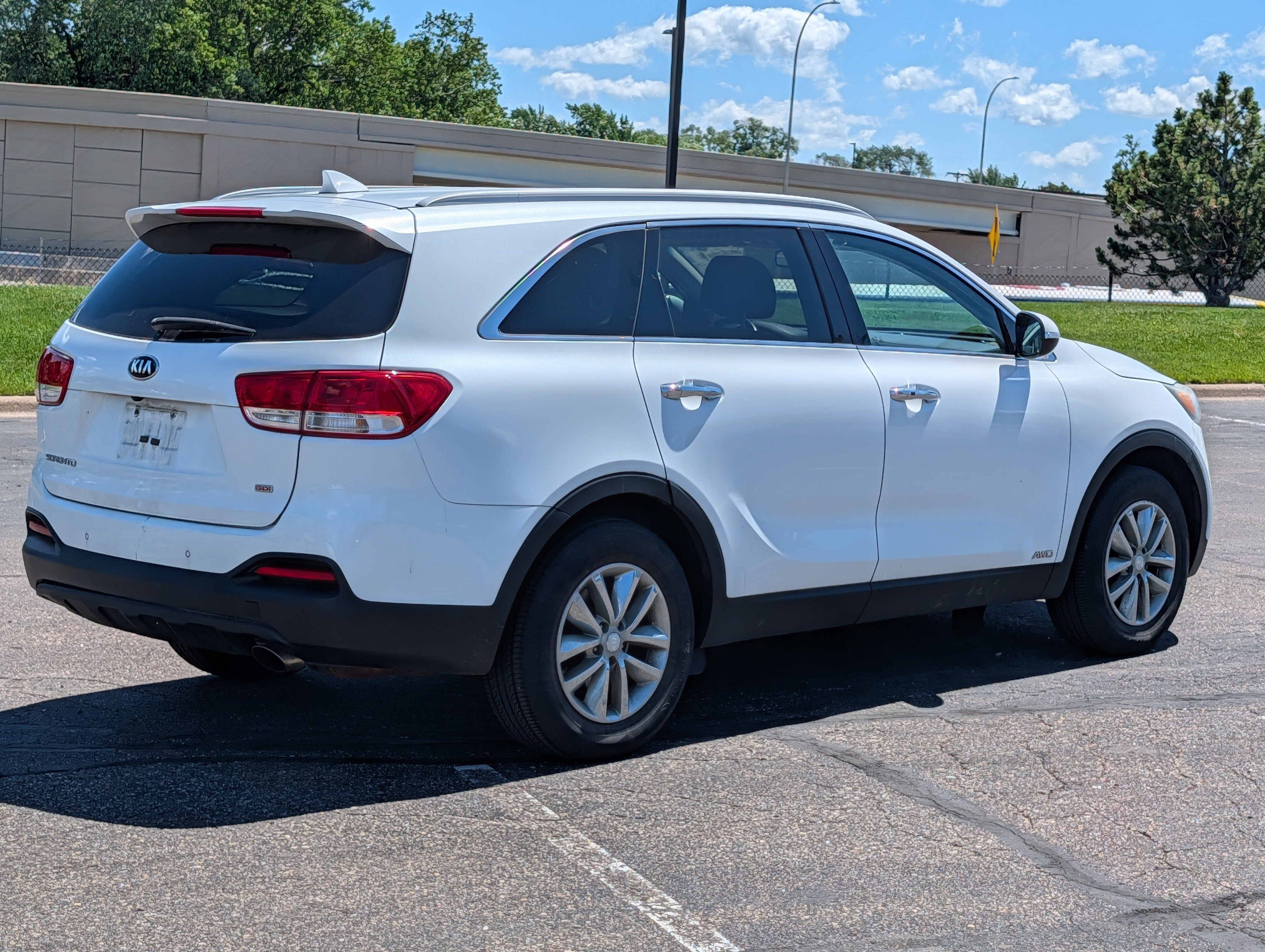 Used 2017 Kia Sorento AWD w/ LX Convenience Package image 4