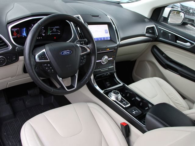 Used 2019 Ford Edge Titanium w/ Equipment Group 301A FWD image 4