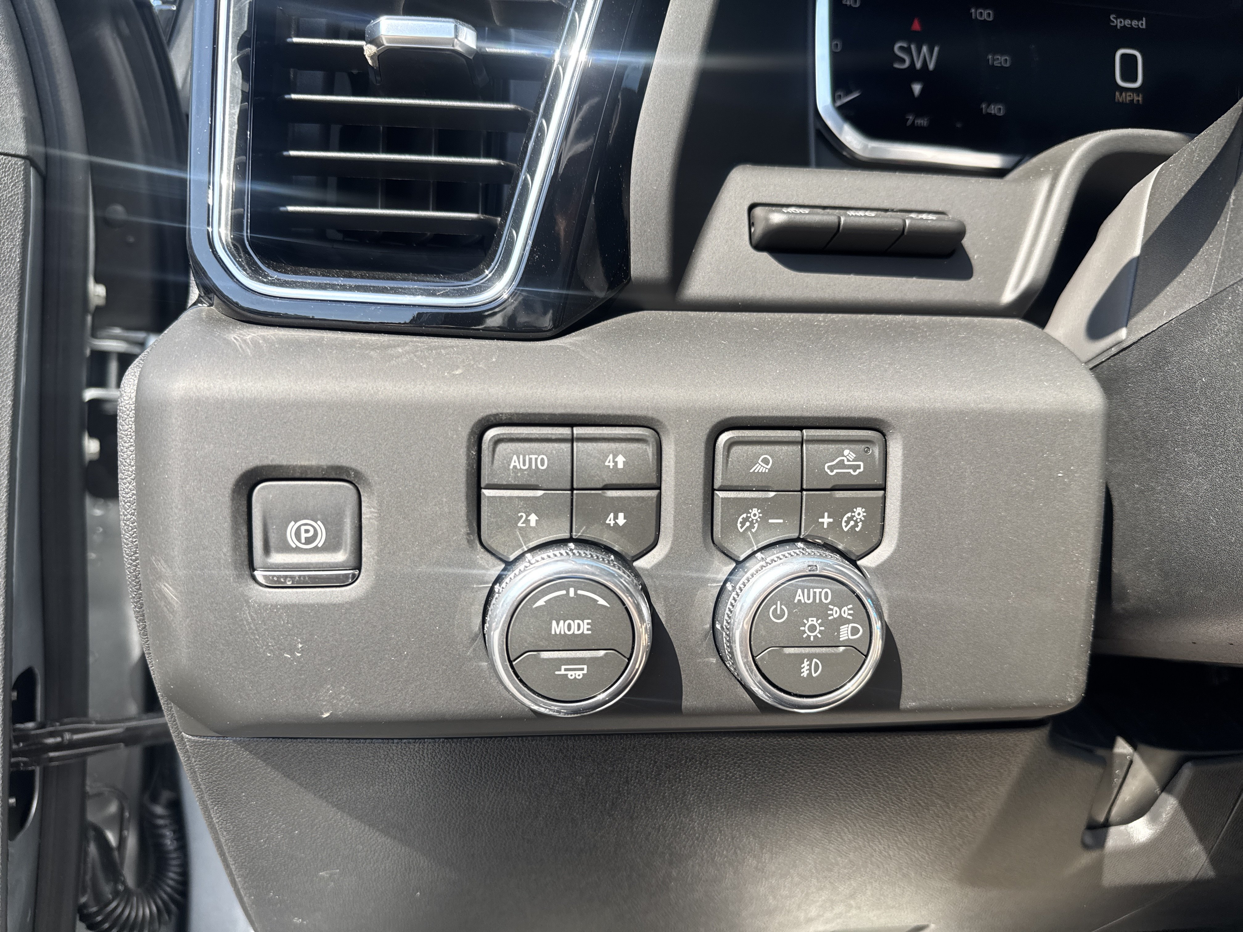 New 2026 GMC Sierra 2500 Denali Ultimate AWD/4WD image 32