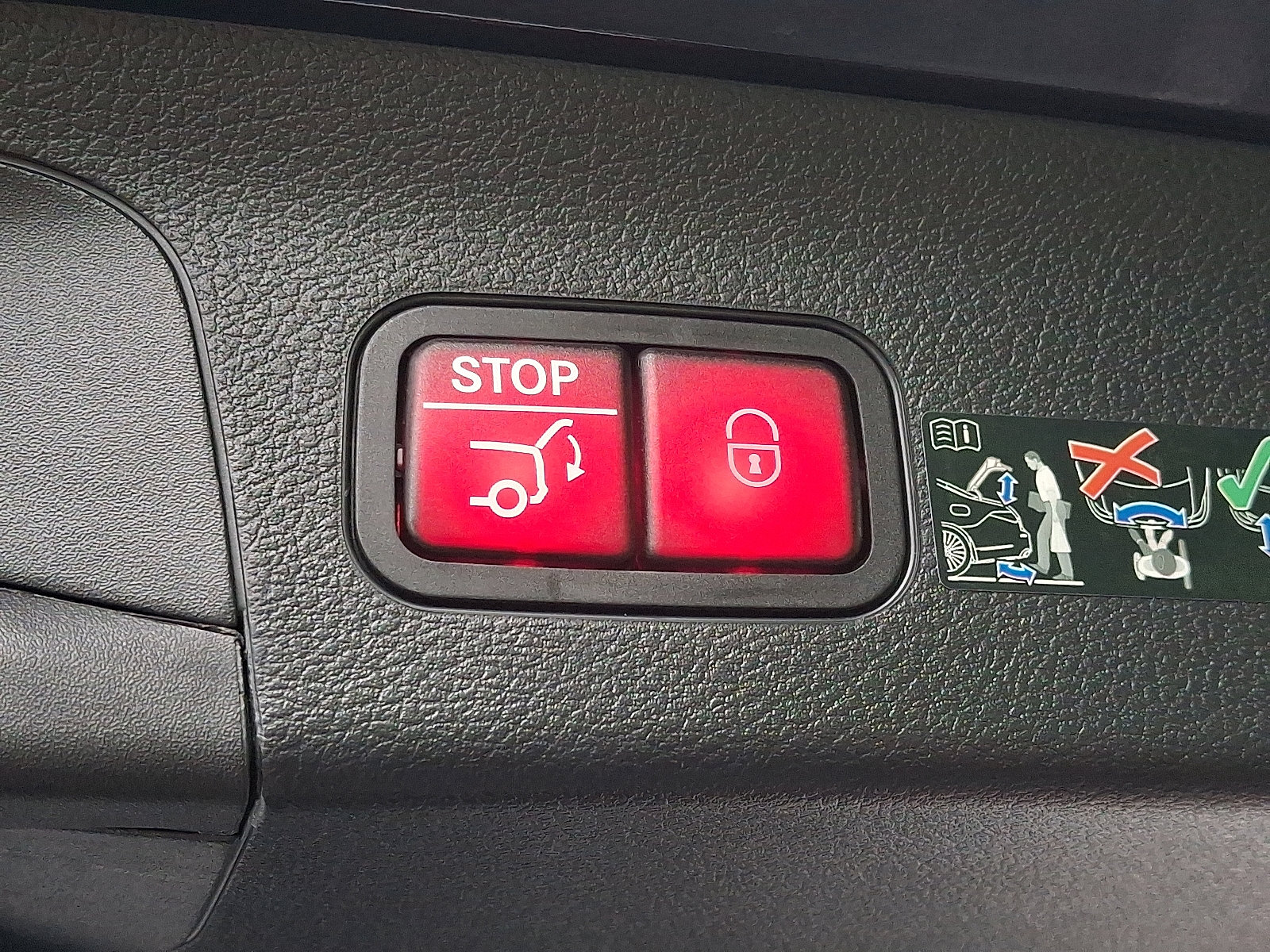 Used 2025 Mercedes-Benz GLS 450 4MATIC image 32