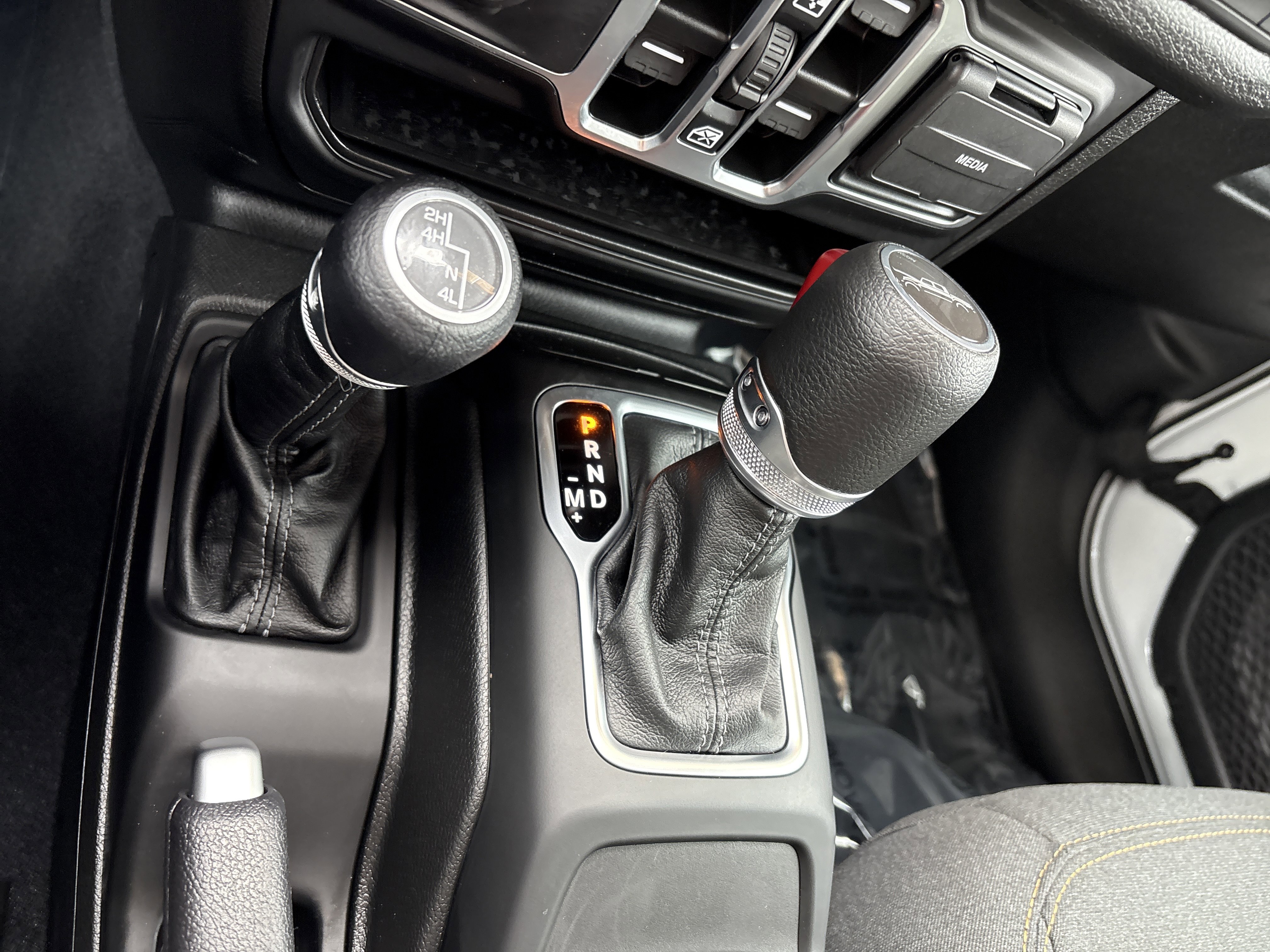 Certified 2025 Jeep Gladiator Nighthawk image 32