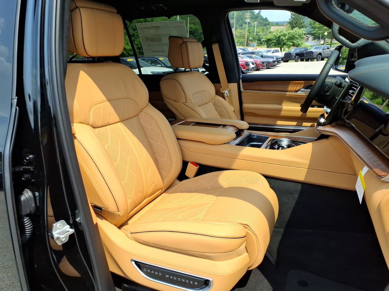 New 2026 Jeep Grand Wagoneer Summit AWD/4WD image 4