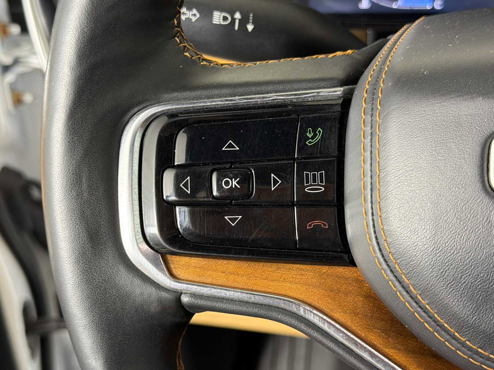 Used 2022 Jeep Grand Wagoneer Series III w/ Rear Seat Video Group 1 image 31