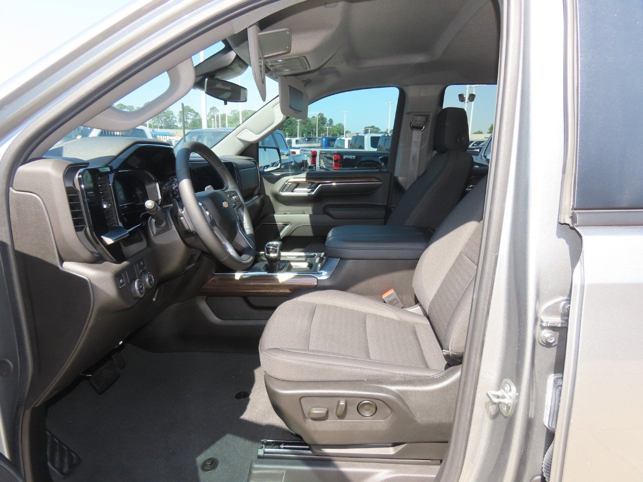 Used 2024 Chevrolet Silverado 1500 LT RWD image 23