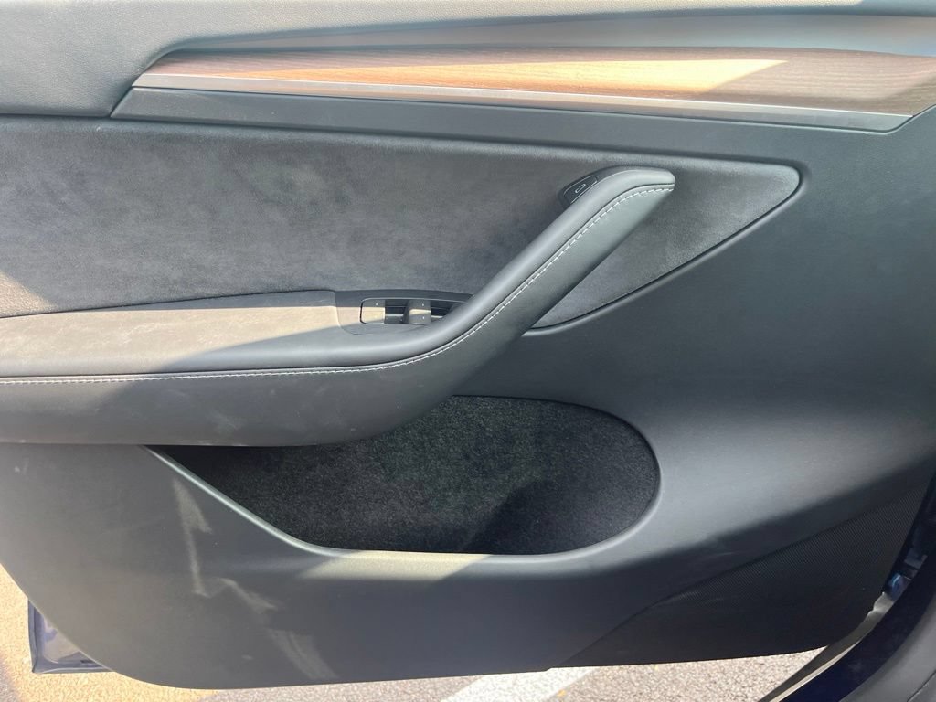 Used 2024 Tesla Model Y Long Range RWD image 9