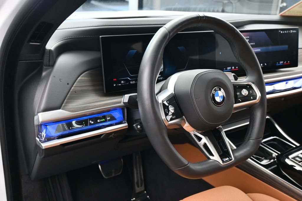 Used 2025 BMW 740i xDrive AWD/4WD image 16