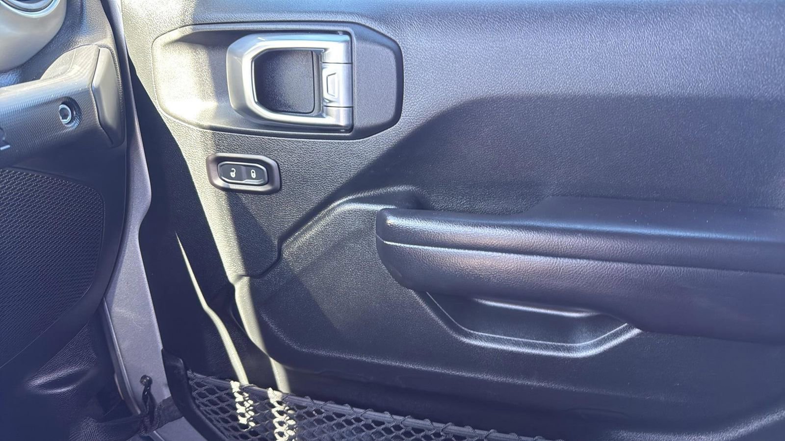 Used 2018 Jeep Wrangler Unlimited Sport S image 24