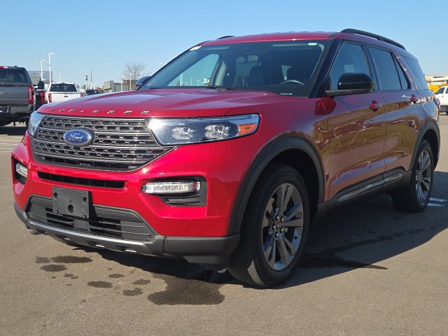 Used 2023 Ford Explorer XLT w/ Equipment Group 202A AWD/4WD image 2