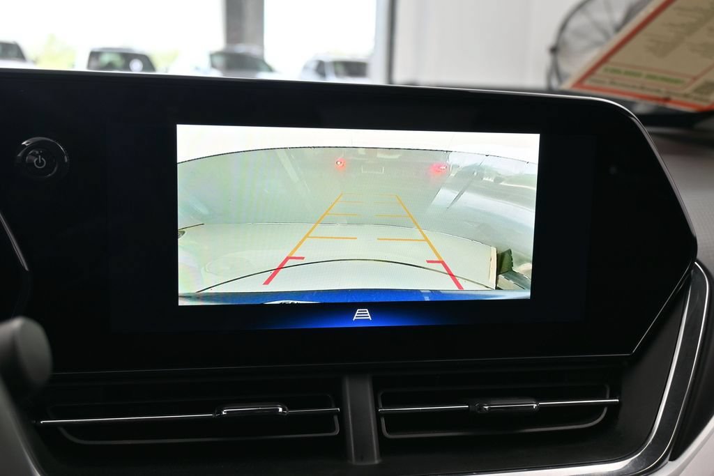 Used 2024 Chevrolet Trax LT FWD image 17