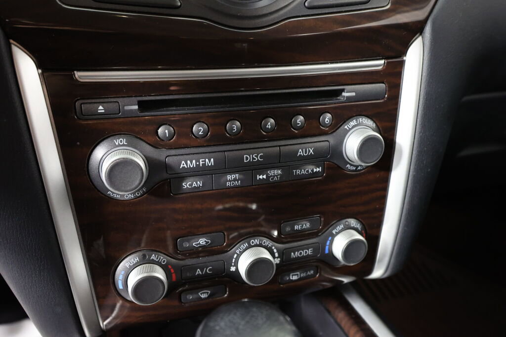 Used 2014 Nissan Pathfinder SL image 37