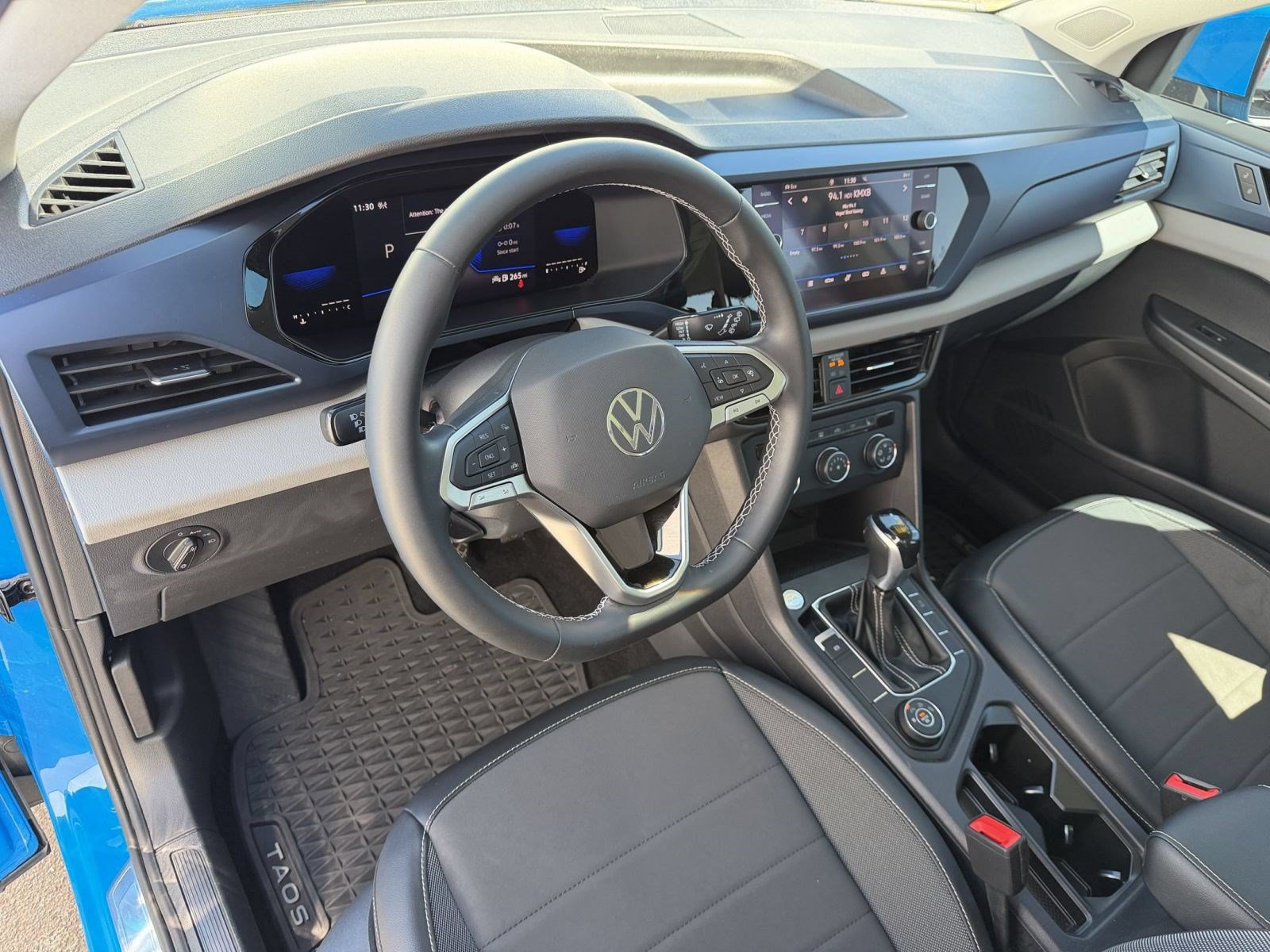 Used 2022 Volkswagen Taos SE FWD image 3