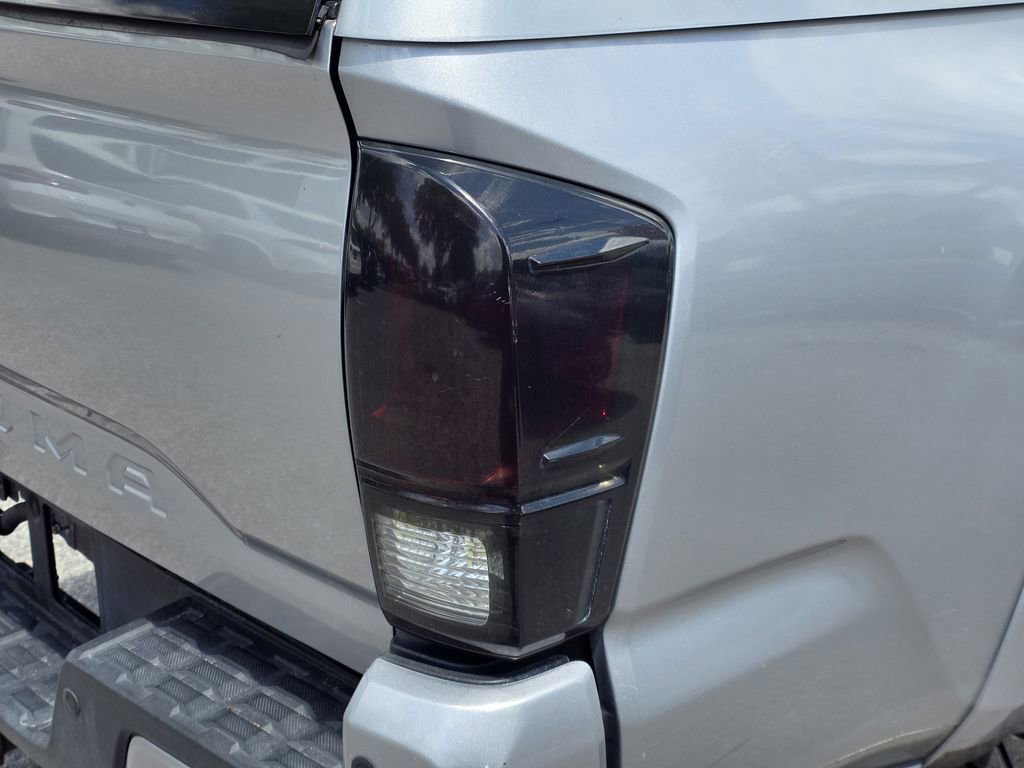 Used 2016 Toyota Tacoma Limited w/ Towing Package AWD/4WD image 7