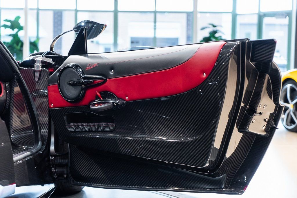 Used 2017 Pagani Huayra image 37