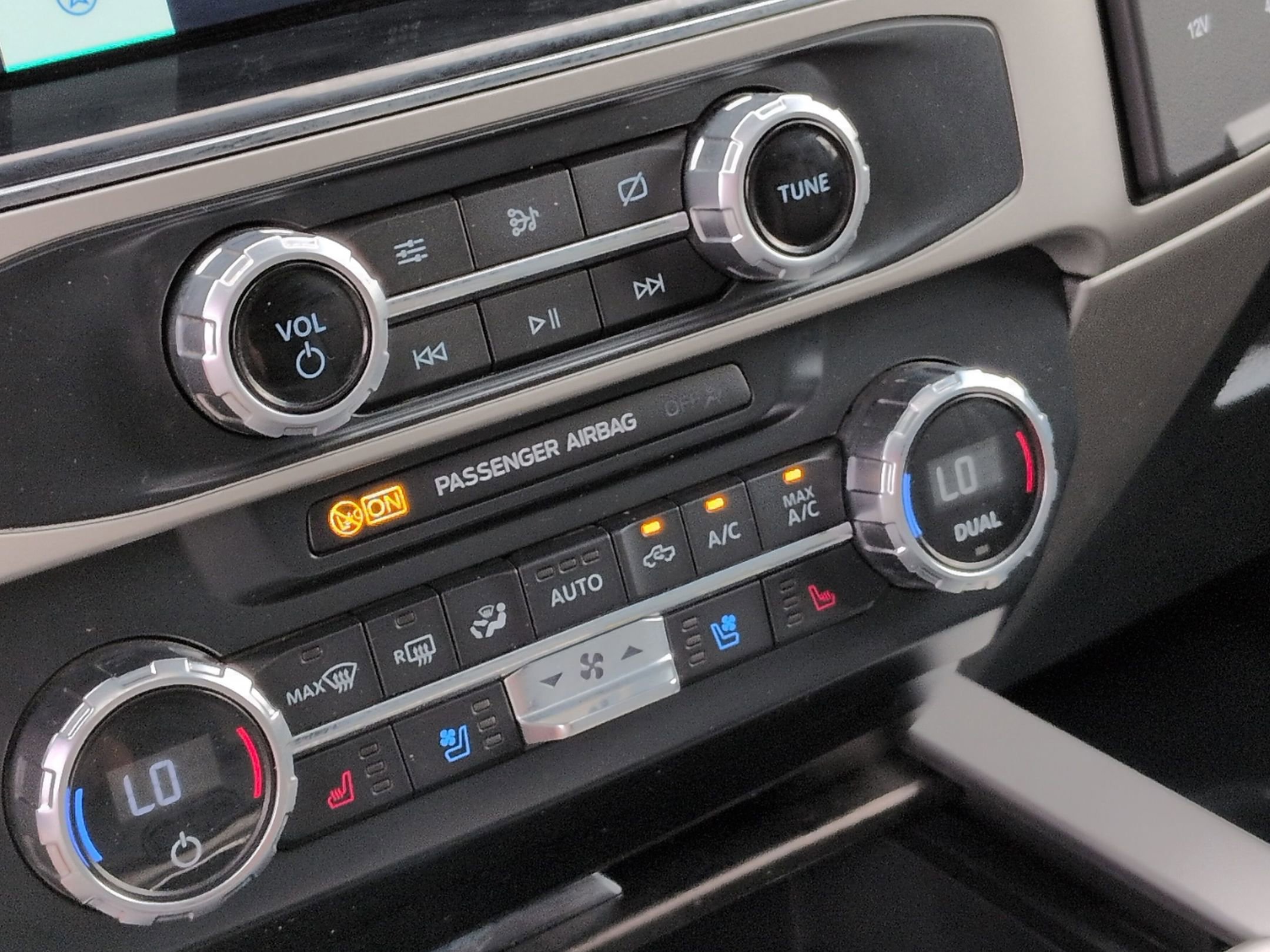 Certified 2022 Ford F350 Lariat w/ Black Appearance Package image 25