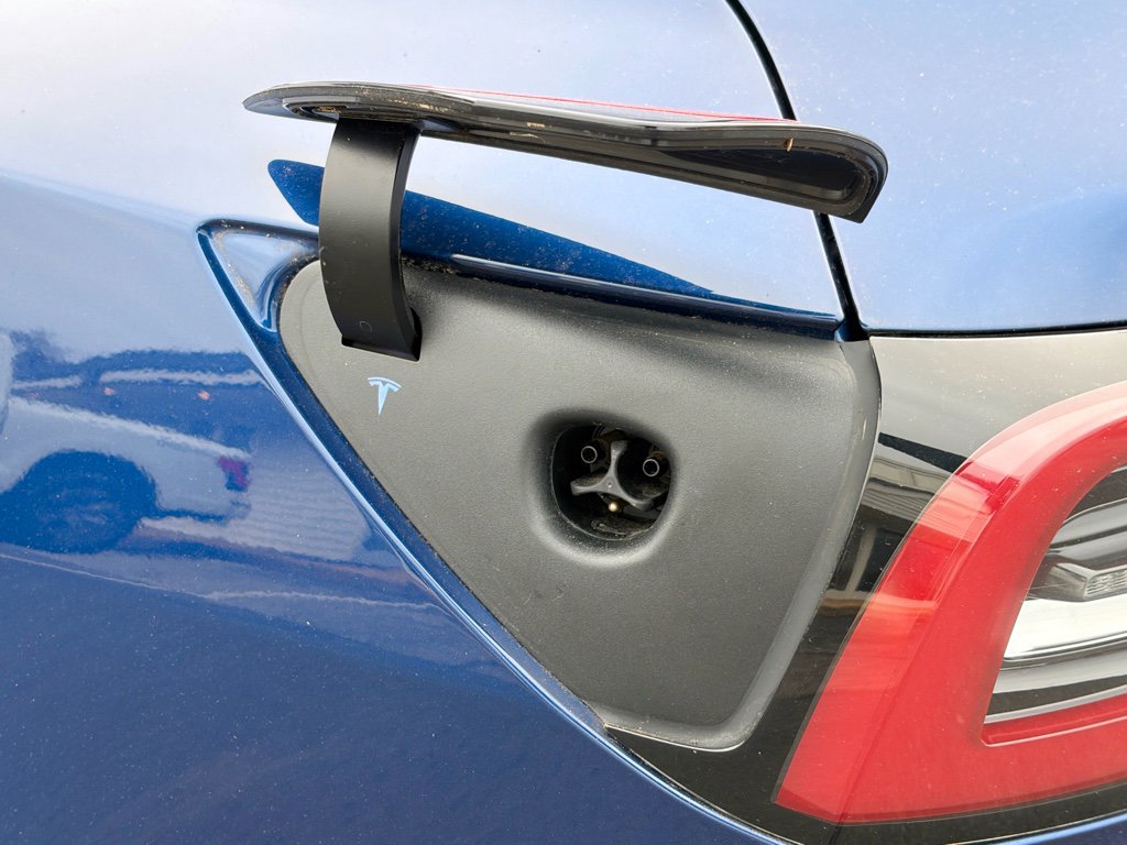 Used 2021 Tesla Model 3 Standard Range Plus image 5