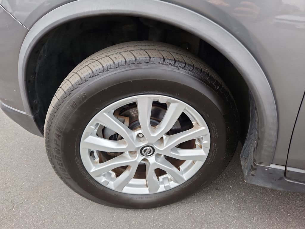 Used 2020 Nissan Rogue SV image 32