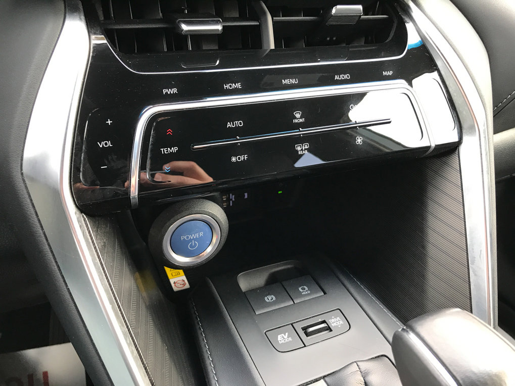 Used 2022 Toyota Venza XLE image 23