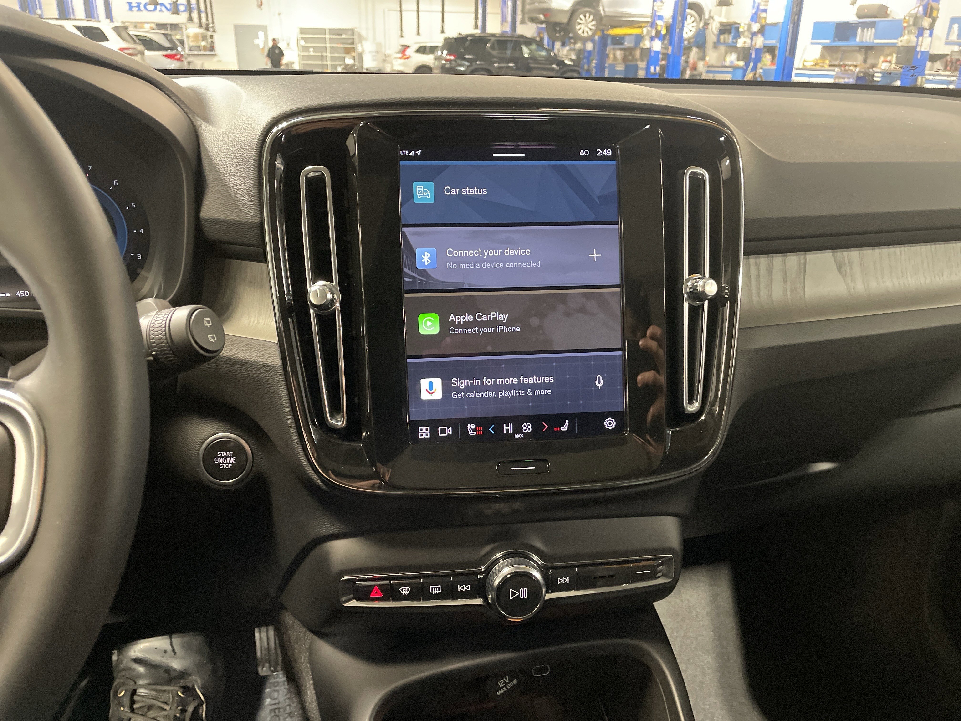 Used 2025 Volvo XC40 B5 Core image 34