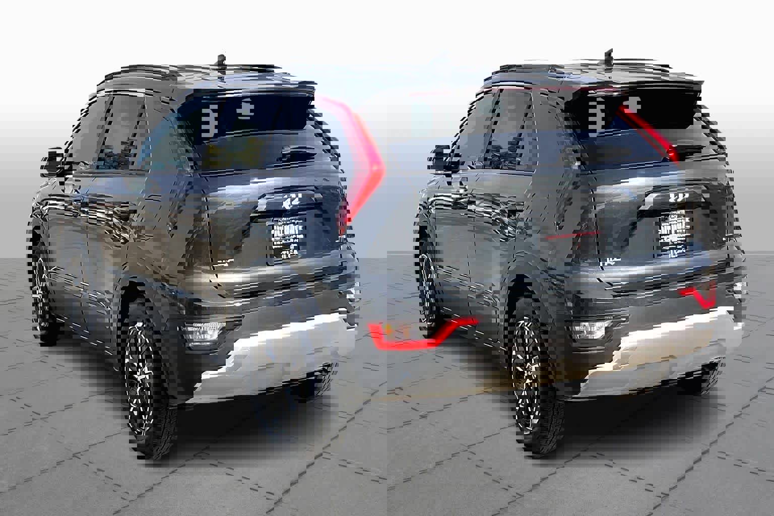 Used 2024 Kia Niro LX image 12