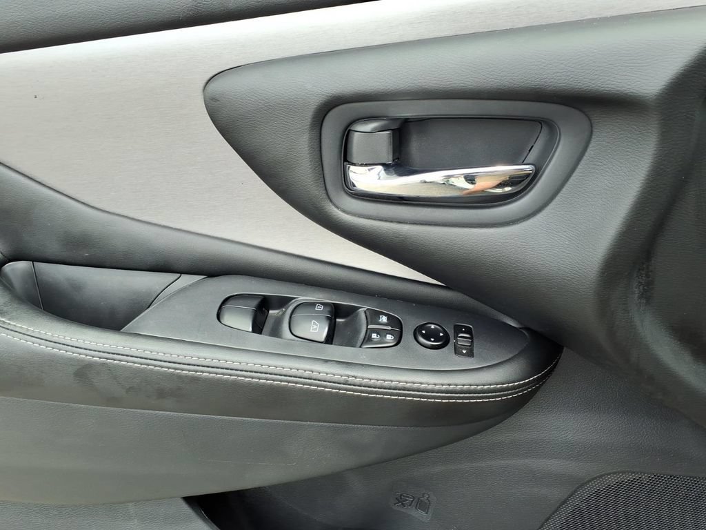 Used 2024 Nissan Murano SV AWD/4WD image 12