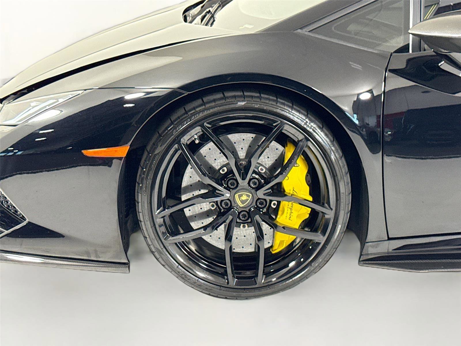 Used 2017 Lamborghini Huracan LP 610-4 image 40