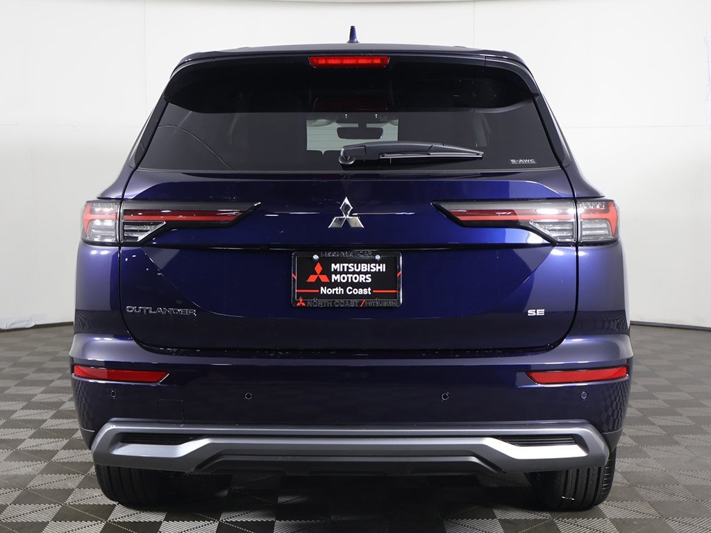 New 2025 Mitsubishi Outlander SE image 14