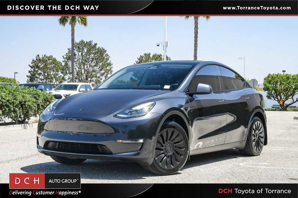 Used 2024 Tesla Model Y 2WD video 1