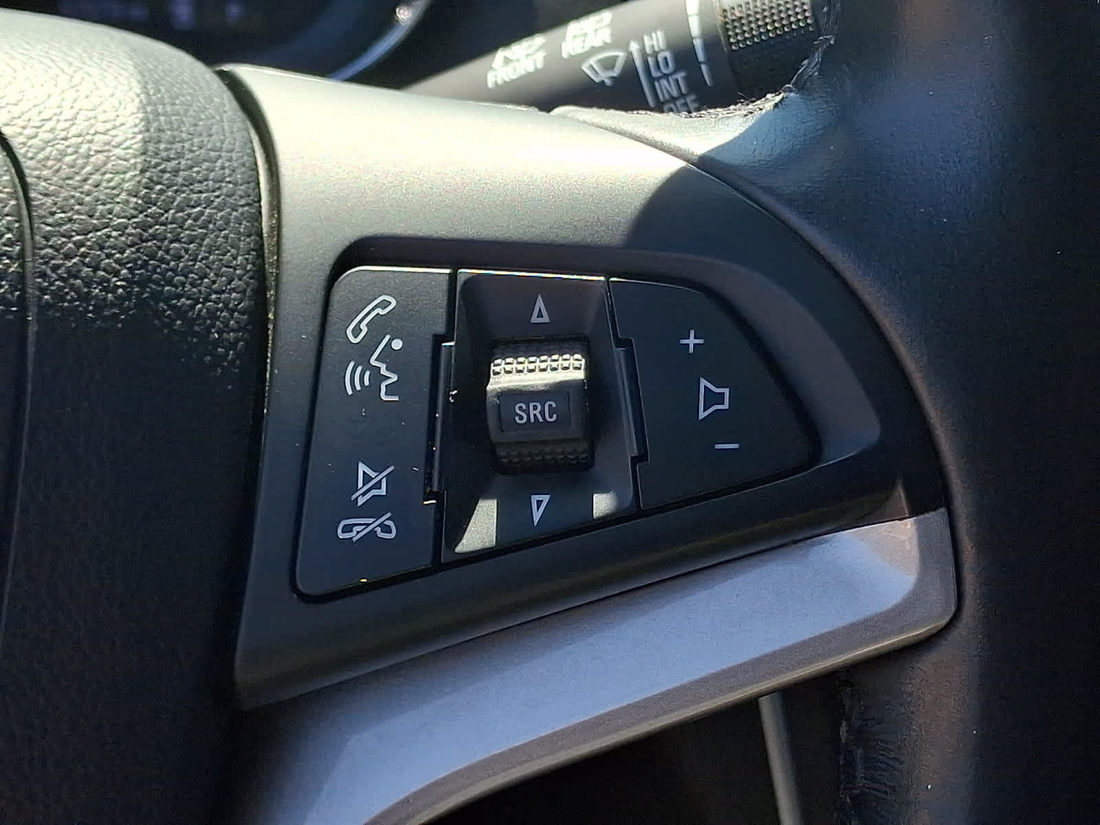 Used 2020 Chevrolet Trax LT w/ LT Convenience Package AWD/4WD image 23