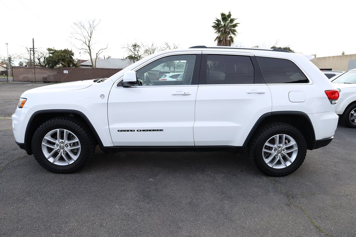 Used 2017 Jeep Grand Cherokee Laredo w/ Quick Order Package 23E AWD/4WD image 7