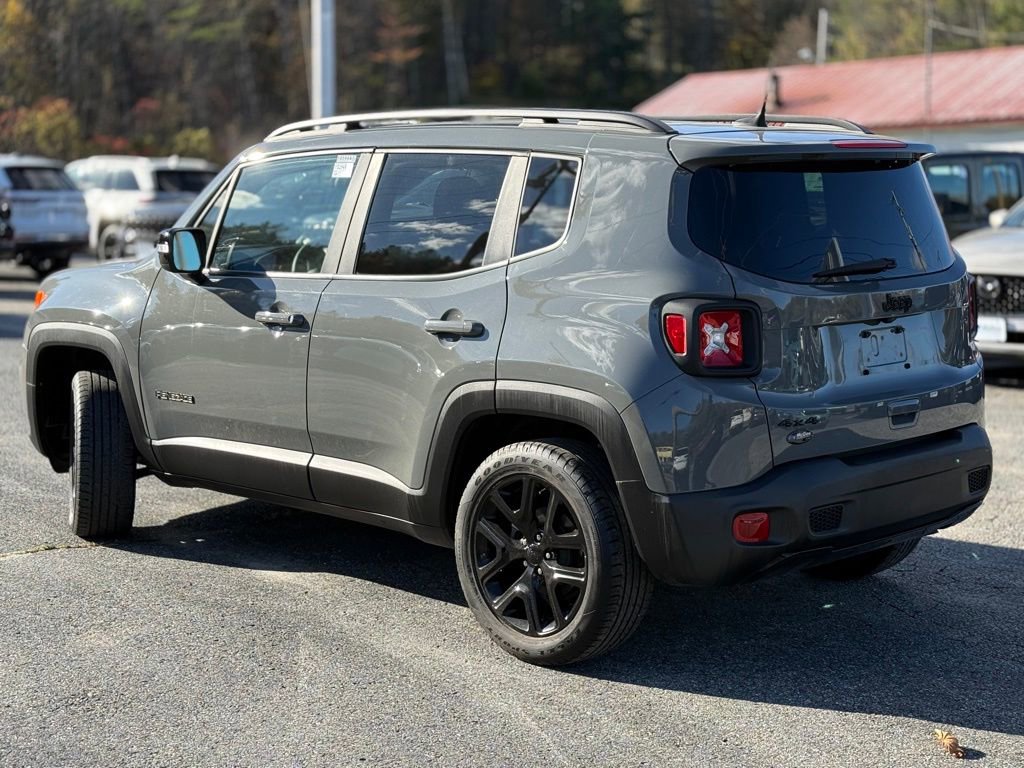 Used 2022 Jeep Renegade Altitude image 3