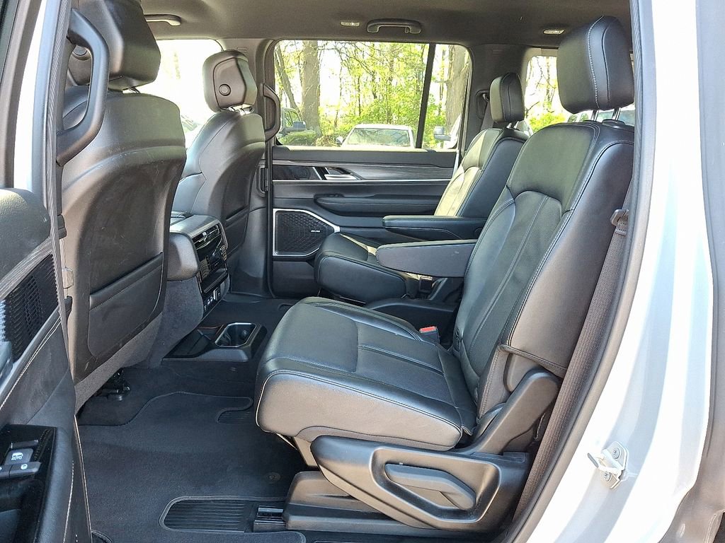 Used 2024 Jeep Wagoneer Series II image 11