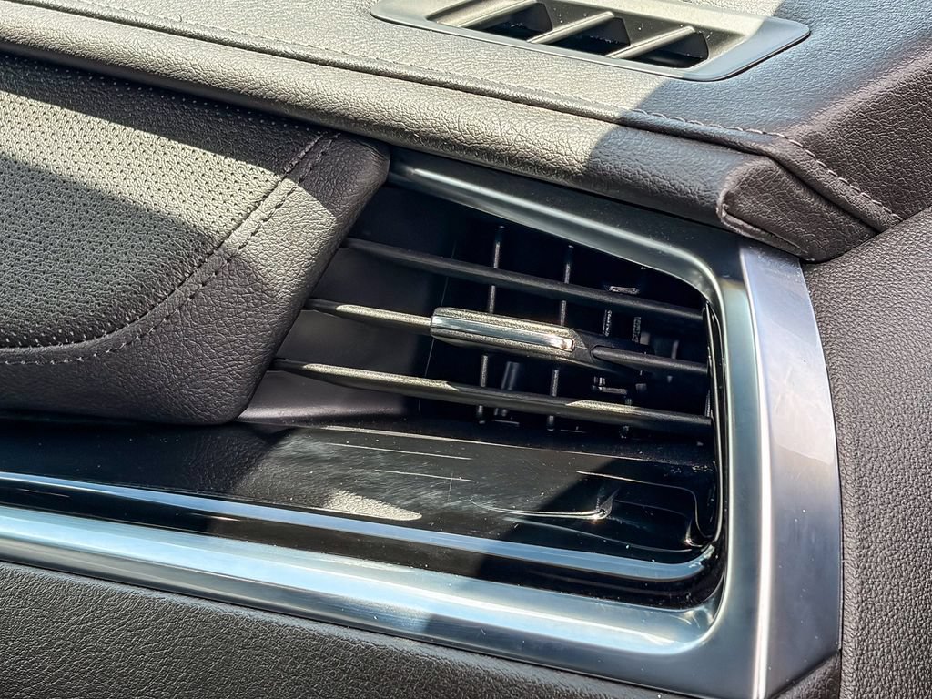 Certified 2025 Cadillac XT6 Luxury FWD image 31