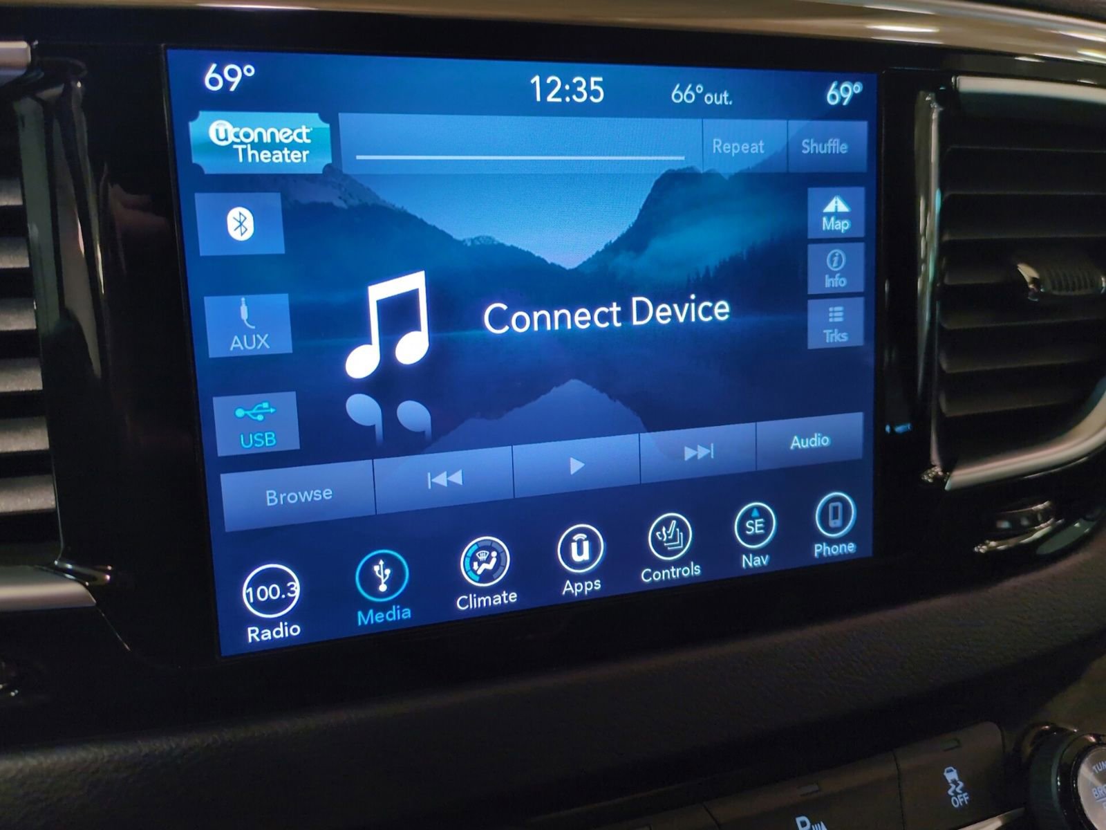 Used 2018 Chrysler Pacifica Touring-L Plus w/ S Appearance Package FWD image 24