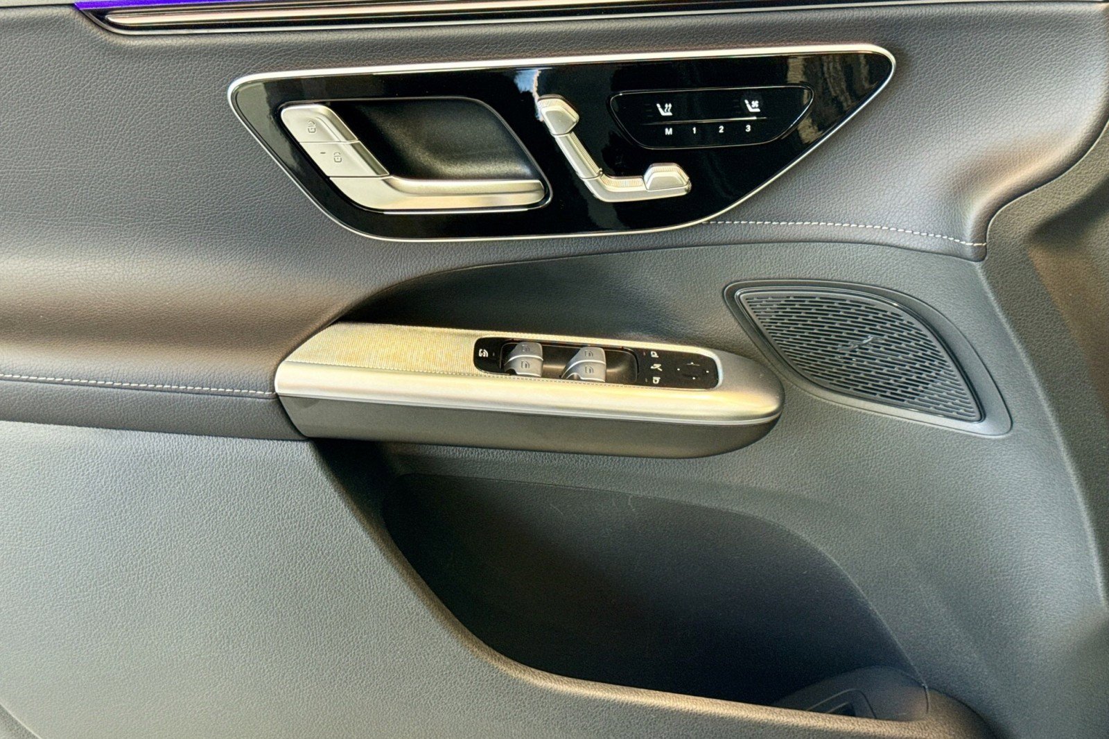 New 2026 Mercedes-Benz EQE 320+ SUV image 16