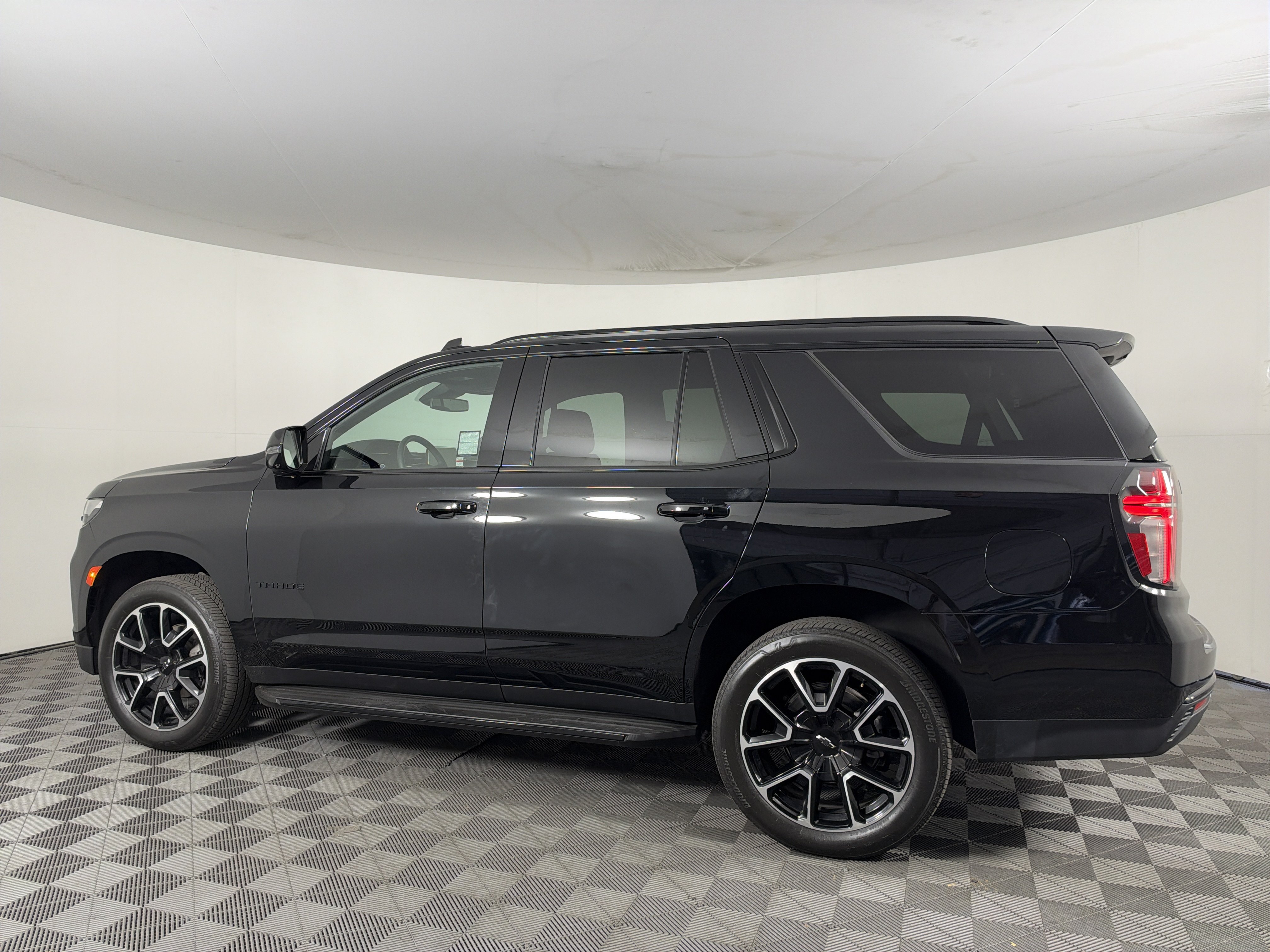 Used 2024 Chevrolet Tahoe RST w/ Luxury Package AWD/4WD image 9