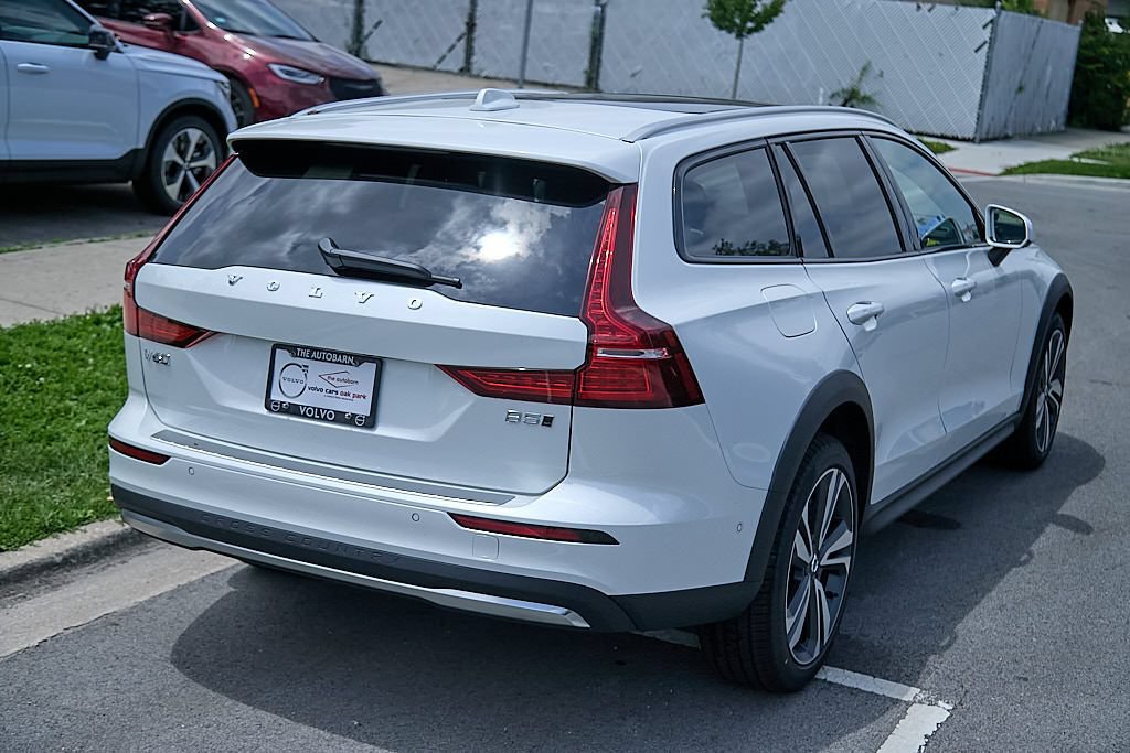New 2026 Volvo V60 B5 Cross Country Plus w/ Climate Package AWD/4WD image 9