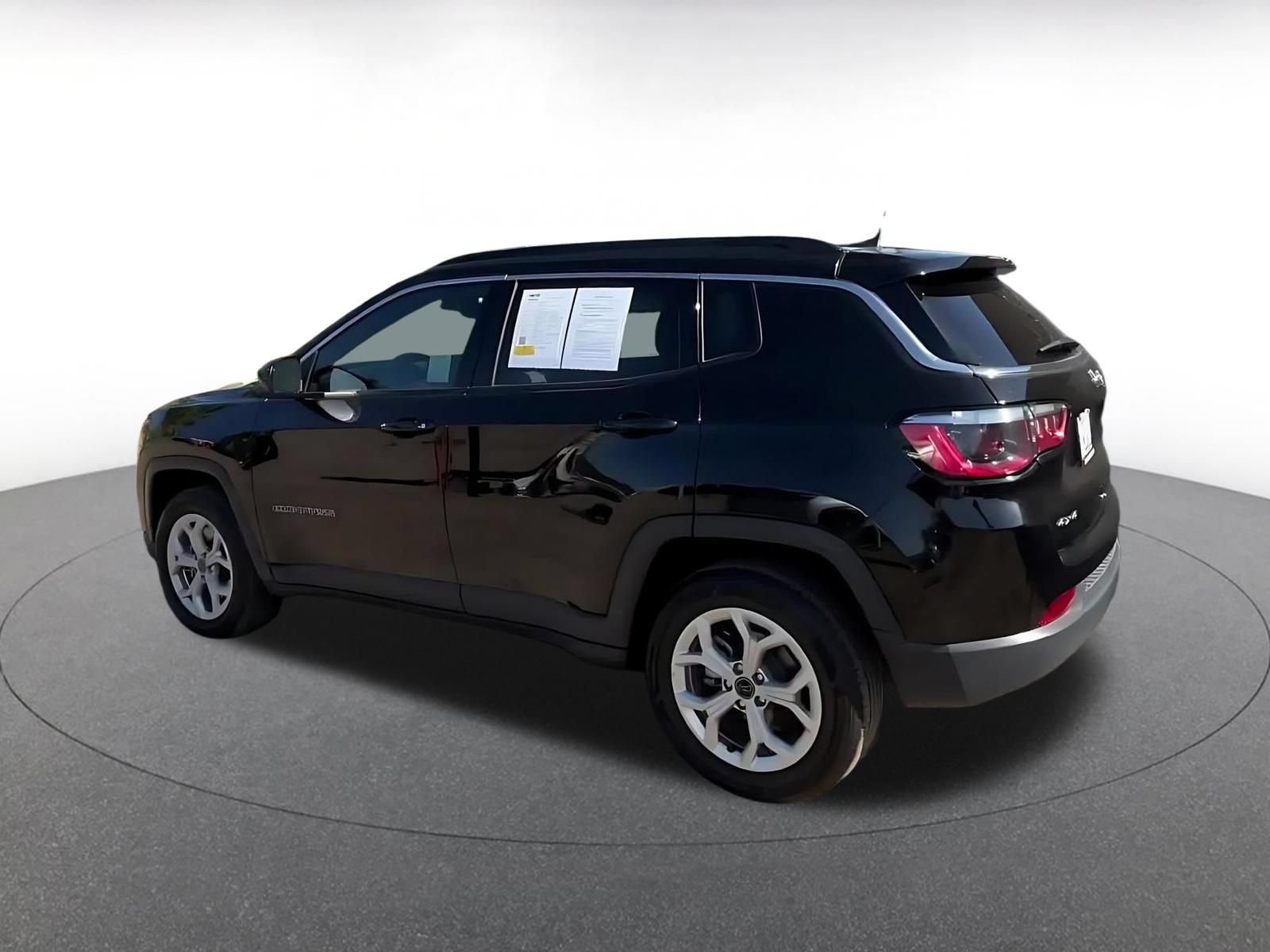 Used 2025 Jeep Compass Latitude AWD/4WD image 10