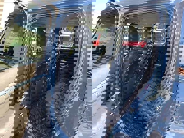 Used 2020 Land Rover Defender 110 SE image 28