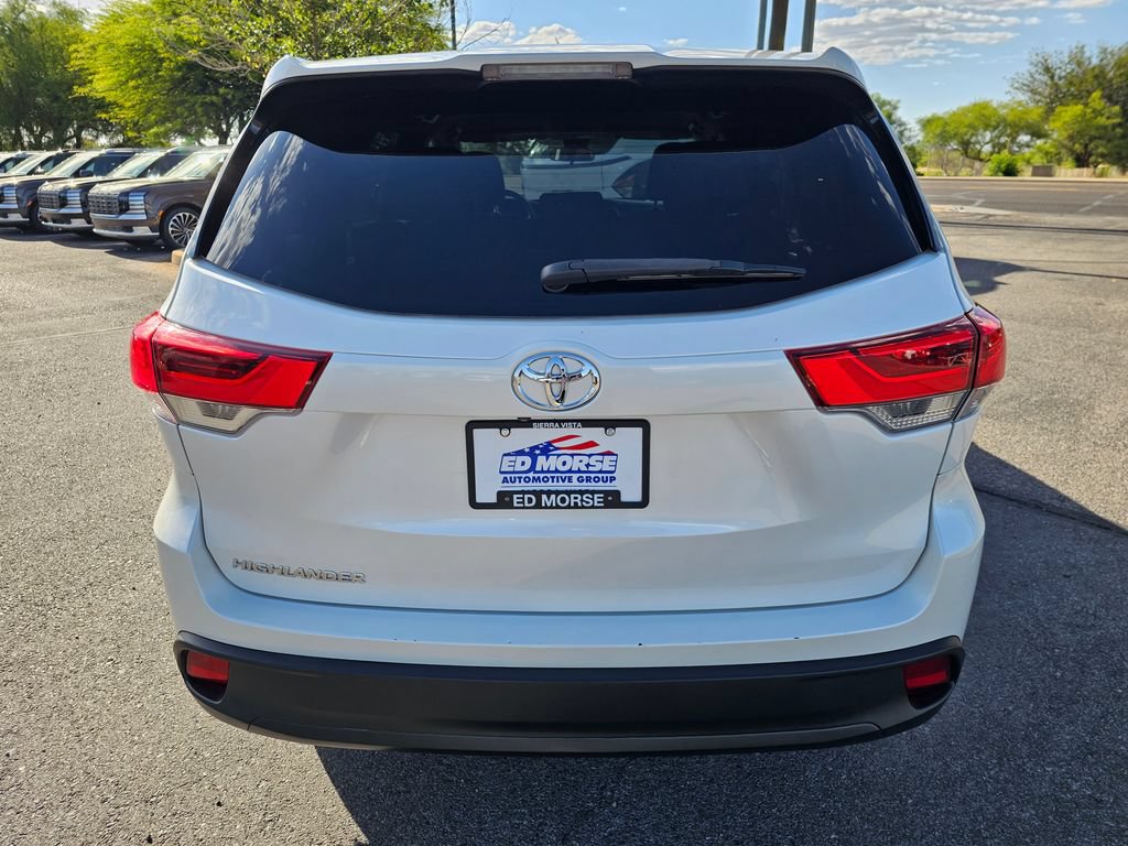 Used 2018 Toyota Highlander LE w/ Carpet Mat Package (TMS) FWD image 6