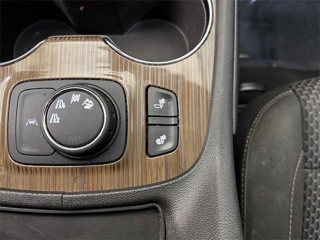 Used 2022 GMC Acadia SLE w/ Driver Convenience Package image 32