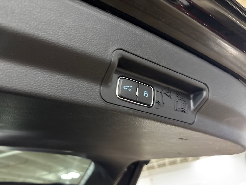 Used 2023 Ford Explorer XLT image 14